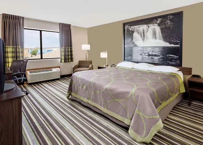 Super 8 By Wyndham Plymouth