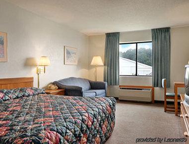 Super 8 By Wyndham Plymouth