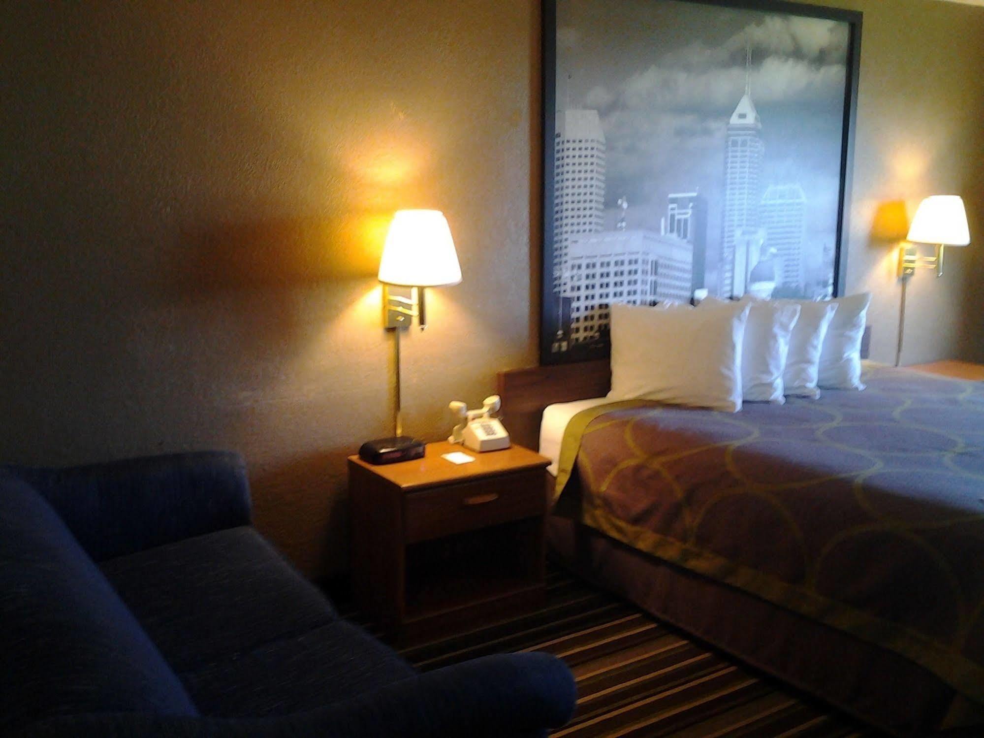 Super 8 By Wyndham Hotel 2*
